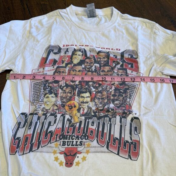 Chicago Bulls Retro Graphic T-Shirt | NBA Basketball Tee - Picture 4 of 8